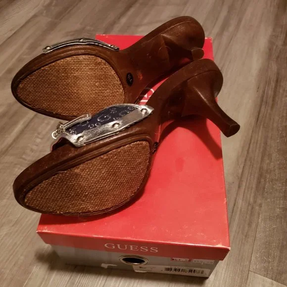 Guess GF BINDEE Heels - Picture 3 of 3